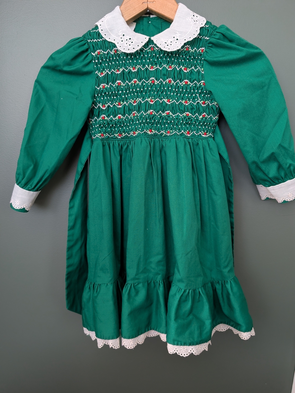 Polly Flinders Size 5 Green Smocked Long-Sleeve Dress with White Eyelet Collar